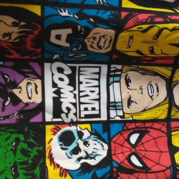 Marvel Comic Superhero Faces Sweatshirt | large - Picture 5 of 9